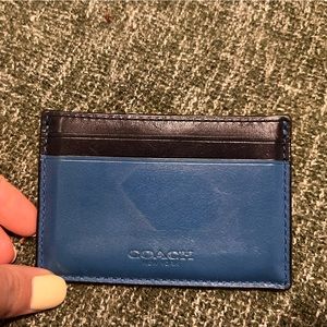 Men’s coach card holder.